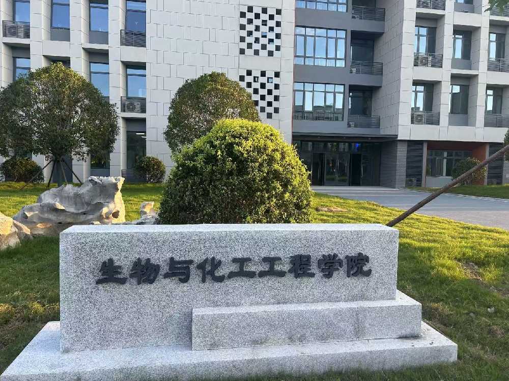 昭平县扬州职业大学体育场高杆灯项目
